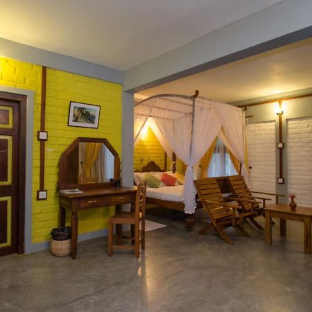 Lake Serenity Resort & Spa Kuruwita Екстер'єр фото