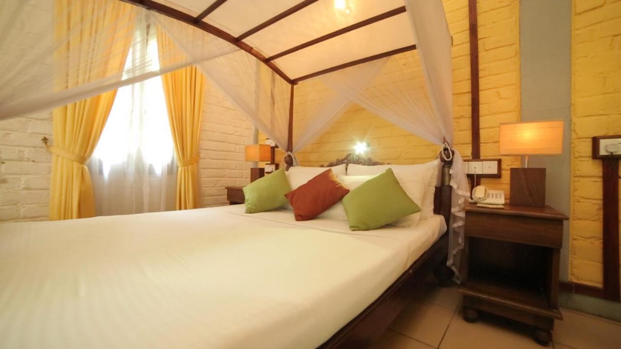 Lake Serenity Resort & Spa Kuruwita Екстер'єр фото