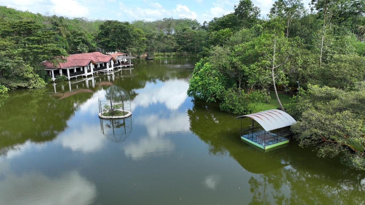 Lake Serenity Resort & Spa Kuruwita Екстер'єр фото
